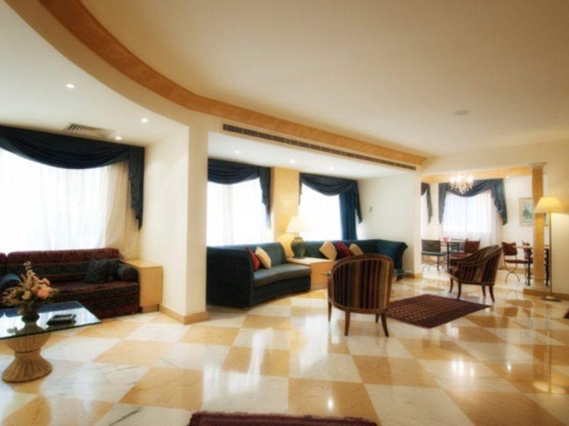 Rawche Universal Apartments Beiroet Buitenkant foto