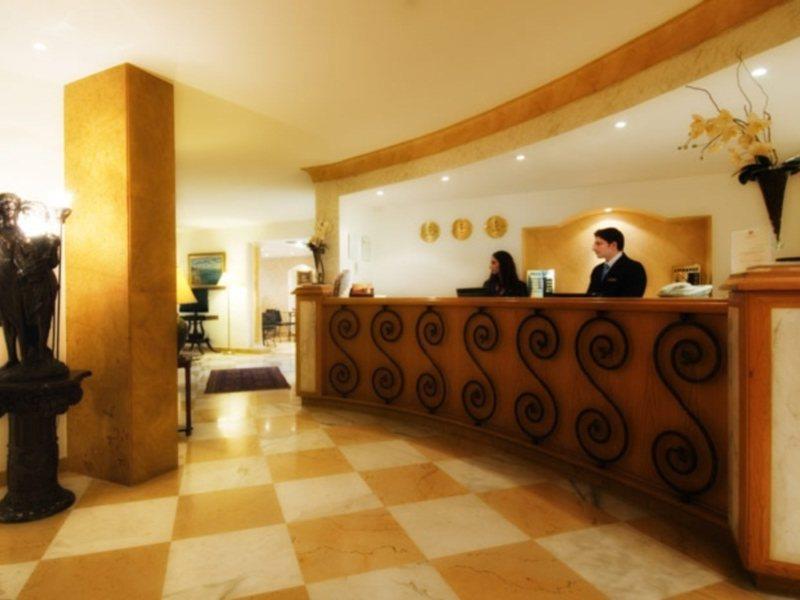 Rawche Universal Apartments Beiroet Buitenkant foto