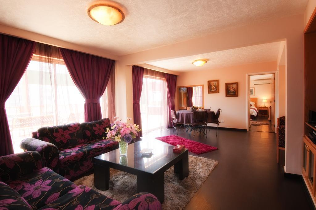 Rawche Universal Apartments Beiroet Kamer foto