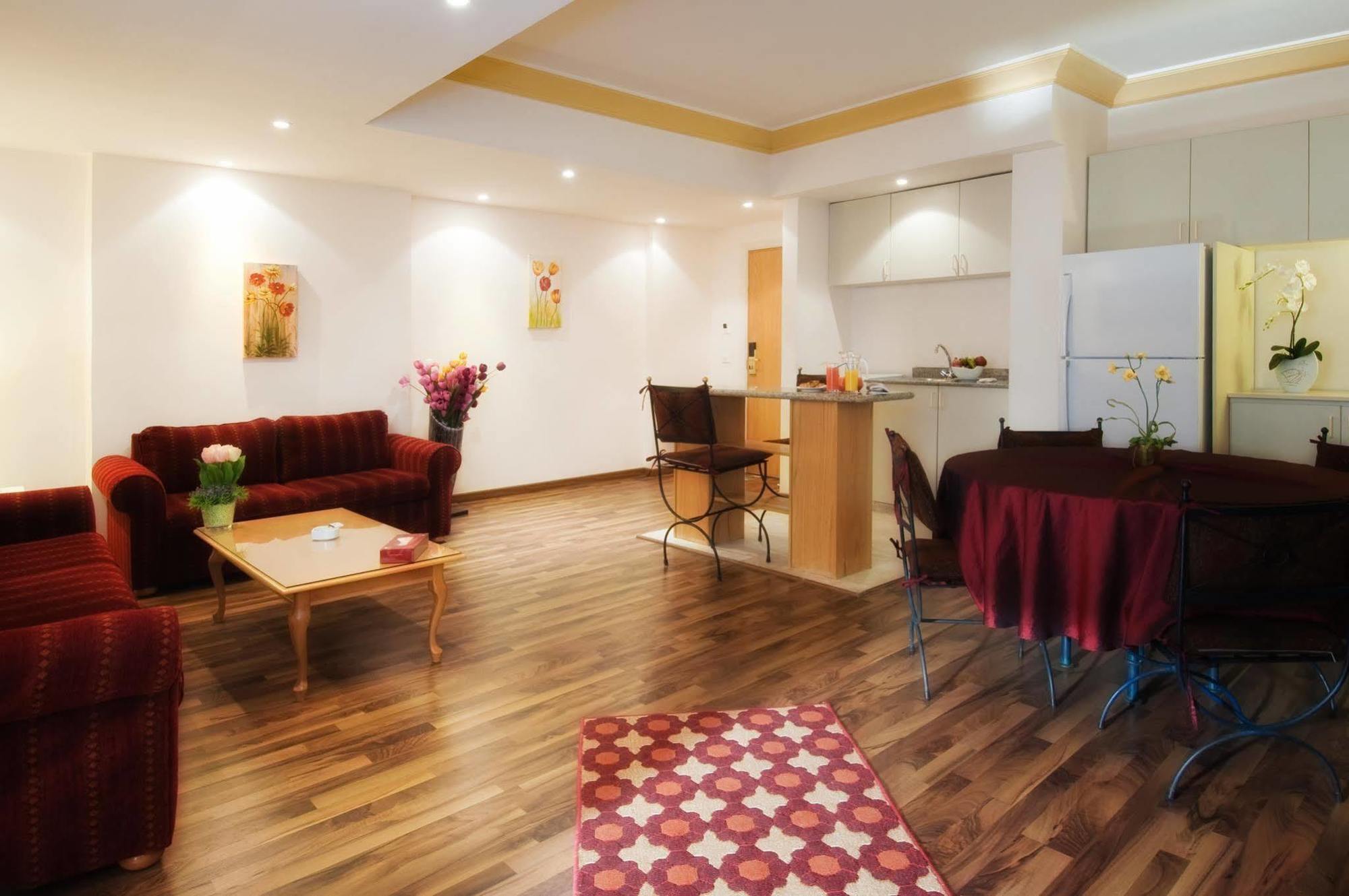 Rawche Universal Apartments Beiroet Kamer foto